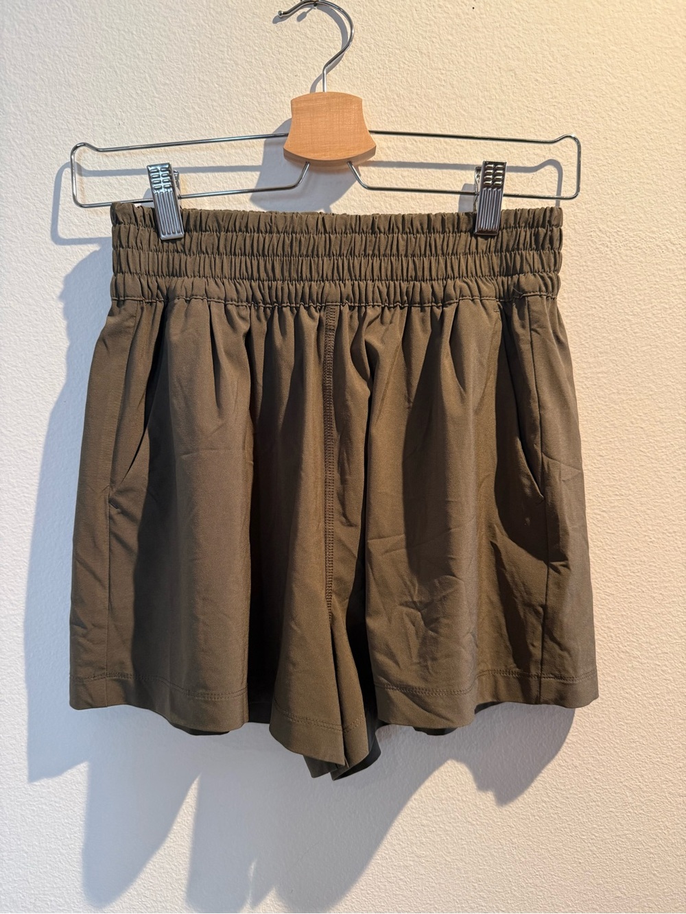 Vuori Villa Shorts XS Olive Green High Rise Flowy Athleisure - Picture 2 of 5